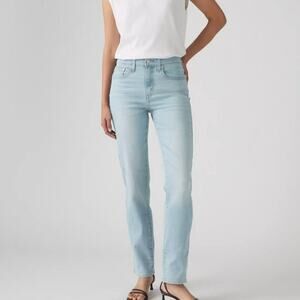 Levi's Women's Classic Straight Jean Light Wash Size 8L
